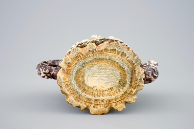 Une th&eacute;i&egrave;re polychrome en ivoire sculpt&eacute;, Chine, vers 1900