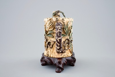 Une th&eacute;i&egrave;re polychrome en ivoire sculpt&eacute;, Chine, vers 1900