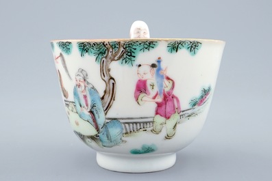 Een Chinese famille rose 'hansje in de kelder' kop, Xianfeng merk en periode