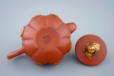 Een Chinese Yixing theepot, 19/20e eeuw