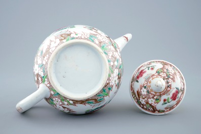 A Chinese famille rose teapot and cover on stand, Qianlong, 18th C.