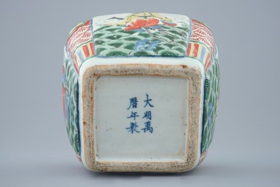 A Chinese square wucai bottle vase, Wanli mark, 19th C.