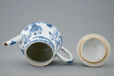 A Chinese blue and white teapot and cover, Yongzheng, 1723-1735