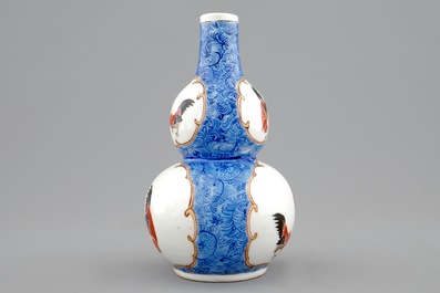 A Chinese blue ground double gourd vase with roosters, 18/19th C.