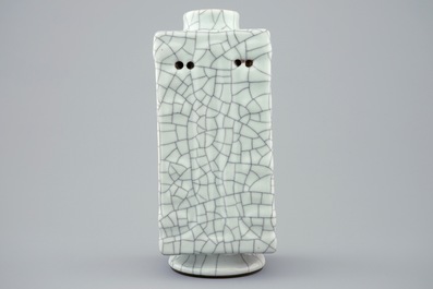 A Chinese ge-type cong vase, Qianlong mark, 19/20th C.