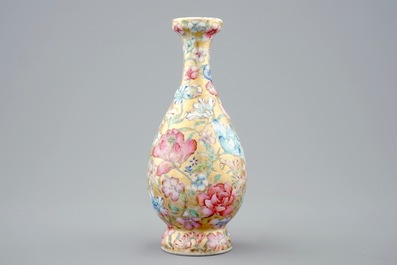 A Chinese gilt-ground famille rose millefleurs vase, 19/20th C.