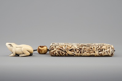 Een Japanse ivoren inro met netsuke, beide gesigneerd, Meiji, 19e eeuw