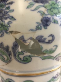 Un pot couvert en porcelaine de Chine d'apr&egrave;s un mod&egrave;le de Rouen, Kangxi/Yongzheng, d&eacute;but du 18&egrave;me