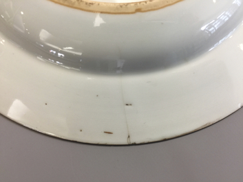 Une assiette en porcelaine de Chine aux armes de Blonkebijl des Pays-Bas et dat&eacute; 1733, Yongzheng