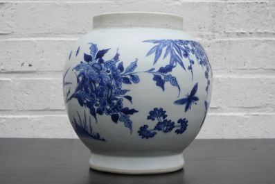 A Chinese blue and white globular vase with incised under-glaze decoration, Transitional period, 1620-1683