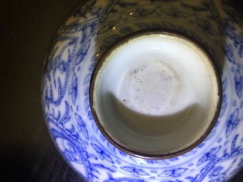 Une tasse Bencharong et son couvercle en porcelaine de Chine pour le march&eacute; thai, 18/19&egrave;me