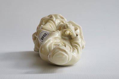 A Chinese Dehua blanc de Chine model of Guanyin, 18th C.