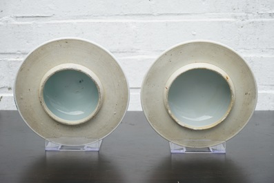 A pair of Chinese famille verte vases and covers with mythical beasts, 19/20th C.