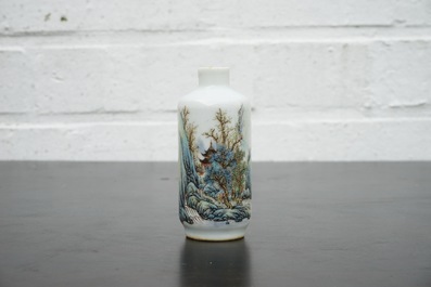 A Chinese snuff bottle with a landscape, 20th C.