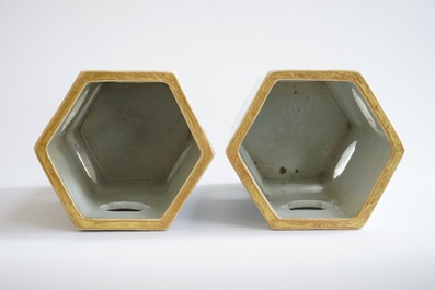 A pair of Chinese porcelain qianjiang cai calligraphy hat stands, 19/20th C.