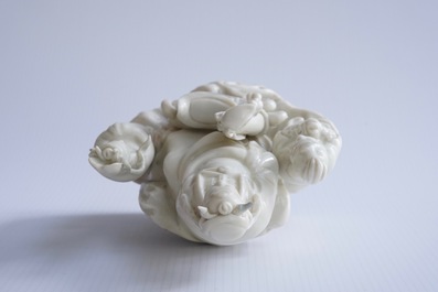 Un groupe de Wen Chang et deux suiveurs en porcelaine blanc de Chine de Dehua, 18&egrave;me