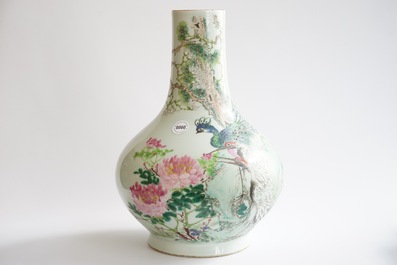 Un vase en porcelaine de Chine &agrave; d&eacute;cor qianjiang cai, sign&eacute; Ma Qing Yun, 19/20&egrave;me