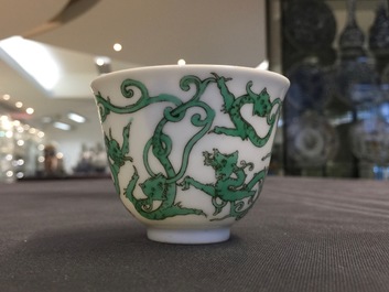An unusual Chinese porcelain dragon wine cup, 19/20th C.