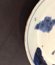 Een klein Chinees blauw-wit schoteltje voor de Japanse markt, Transitie periode, 1620-1683