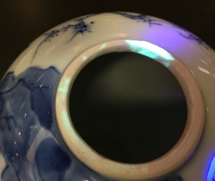 Een fraaie Chinese blauw-witte vaas, Kangxi