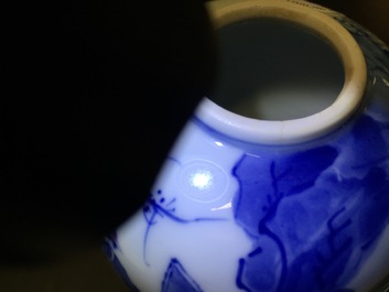 Een fraaie Chinese blauw-witte vaas, Kangxi