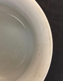 Un br&ucirc;le-parfum en porcelaine blanc de Chine de Dehua &agrave; d&eacute;cor appliqu&eacute; et grav&eacute;, Kangxi