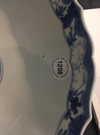 Een Chinese blauw-witte soft paste kom met ruiterdecor, Kangxi