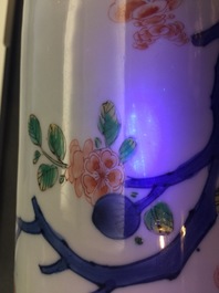 A pair of Chinese famille verte rolwagen vases, Kangxi