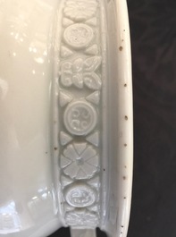 Un br&ucirc;le-parfum en porcelaine blanc de Chine de Dehua &agrave; d&eacute;cor appliqu&eacute; et grav&eacute;, Kangxi