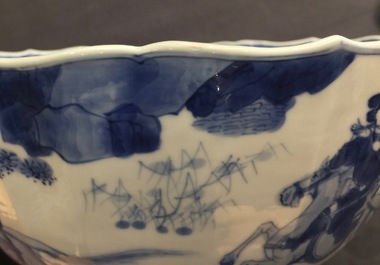Een Chinese blauw-witte soft paste kom met ruiterdecor, Kangxi