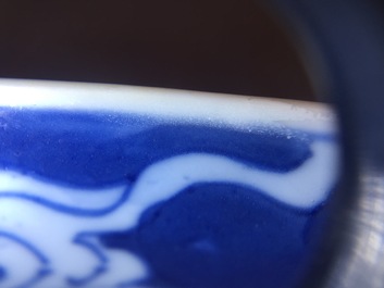 Un bol en porcelaine de Chine bleu et blanc &agrave; d&eacute;cor d'un bateau, Kangxi