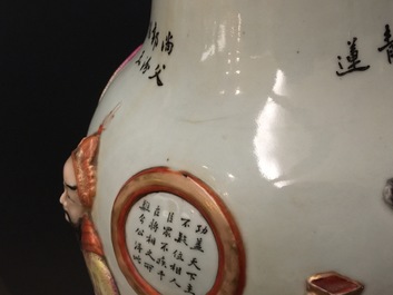 Een zeer grote Chinese famille rose vaas met reli&euml;fdecor &quot;Wu Shuang Pu&quot;, 19e eeuw
