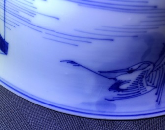 Un bol en porcelaine de Chine bleu et blanc &agrave; d&eacute;cor d'un bateau, Kangxi