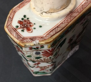 A Chinese famille verte tea caddy with phoenixes, Kangxi