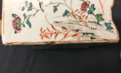 Een fijne Chinese famille rose theebus met deksel, Qianlong, 18th C.
