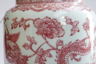 Un vase en porcelaine de Chine au dragon et ph&eacute;nix en rouge de cuivre, marque et p&eacute;riode de Qianlong