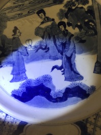 Twee Chinese blauw-witte borden met Chenghua merk, Kangxi