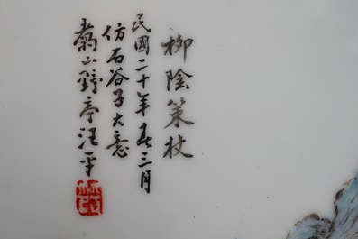 Een Chinese qianjiang cai plaque met landschapsdecor, gesigneerd Wang Ye Ting (1884-1942), 20e eeuw