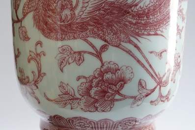 Un vase en porcelaine de Chine au dragon et ph&eacute;nix en rouge de cuivre, marque et p&eacute;riode de Qianlong