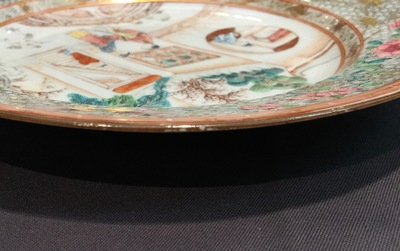 A fine Chinese famille rose plate with butterflies on the rim, Yongzheng, 1723-1735
