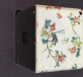 A Chinese square qianjiang cai brush pot and a famille rose brushwasher, 19/20th C.