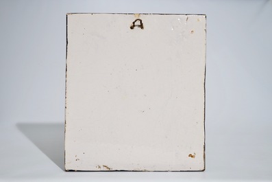 Une grande plaque rectangulaire en fa&iuml;ence de Delft au cadre en Delft noir, 18&egrave;me