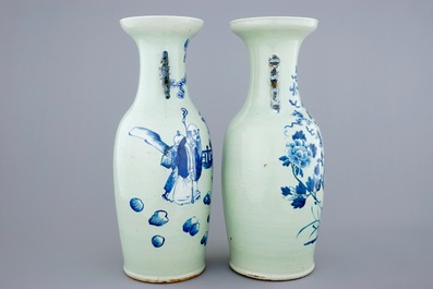 Twee Chinese vazen met blauw-wit decor op celadon fond, 19e eeuw