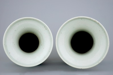 Twee Chinese vazen met blauw-wit decor op celadon fond, 19e eeuw