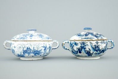 Twee Delftse blauw-witte bouillons met deksels, eind 17e eeuw