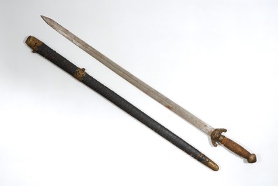 A Chinese sword in its scabbard, 19/20th C.