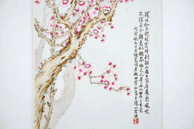 Une plaque rectangulaire &agrave; d&eacute;cor qianjiang cai sign&eacute;e Tian Hexian, Chine, 20&egrave;me