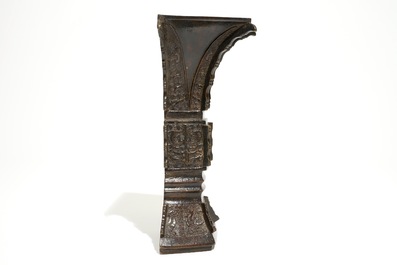 Un vase d'applique en bronze marqu&eacute; Xuande, Chine, fin de la Dynastie Ming ou d&eacute;but Qing