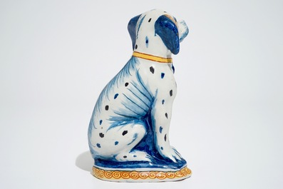 Un mod&egrave;le d'un chien assis en fa&iuml;ence de Delft polychrome, 18&egrave;me