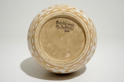 Un rare vase en gr&egrave;s &agrave; d&eacute;cor de cercles entrelac&eacute;s, Charles Catteau pour Boch Fr&egrave;res Keramis, ca. 1923